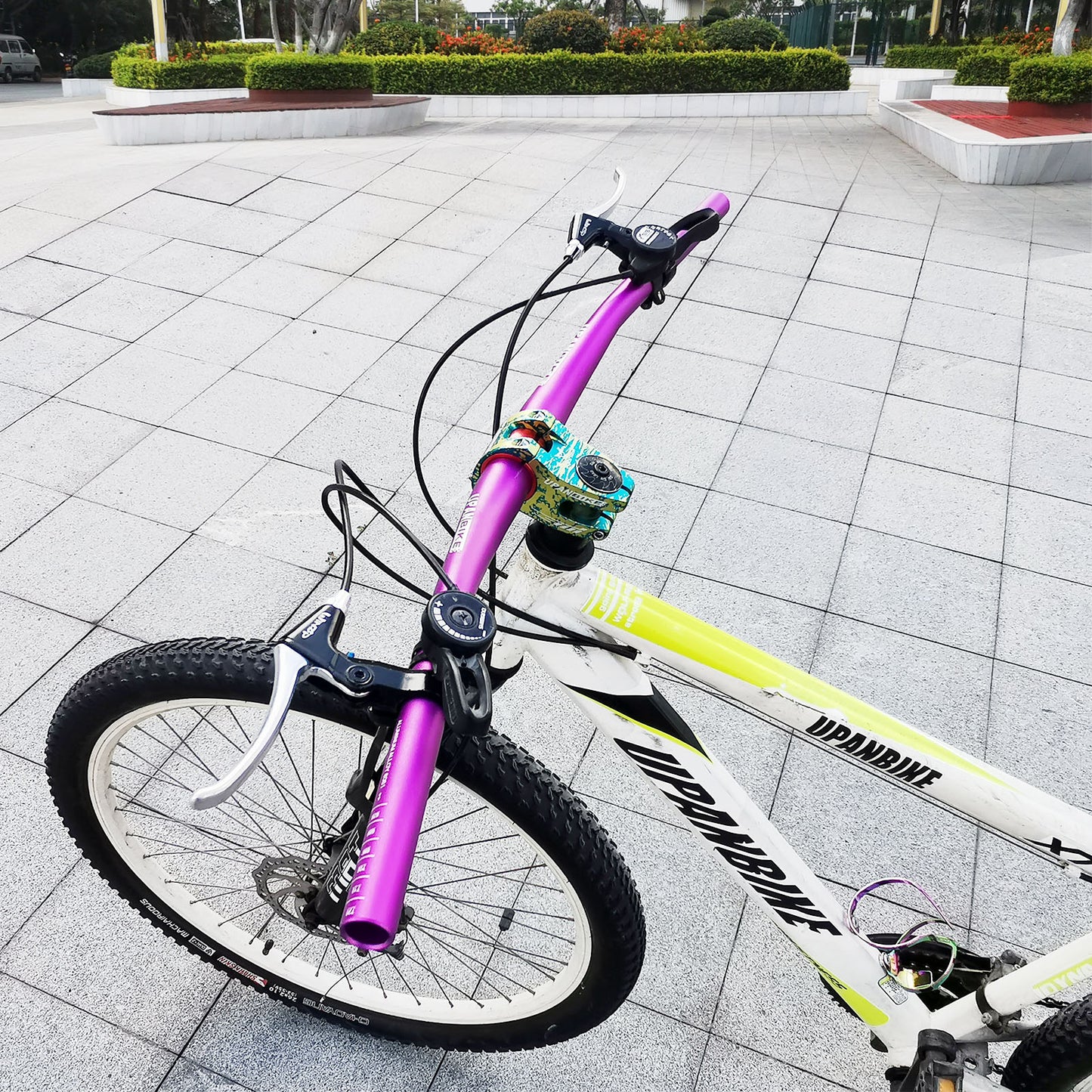 B208 Mountain Bike Handlebar, 25mm riser, 31.8mm bar bore clamp
